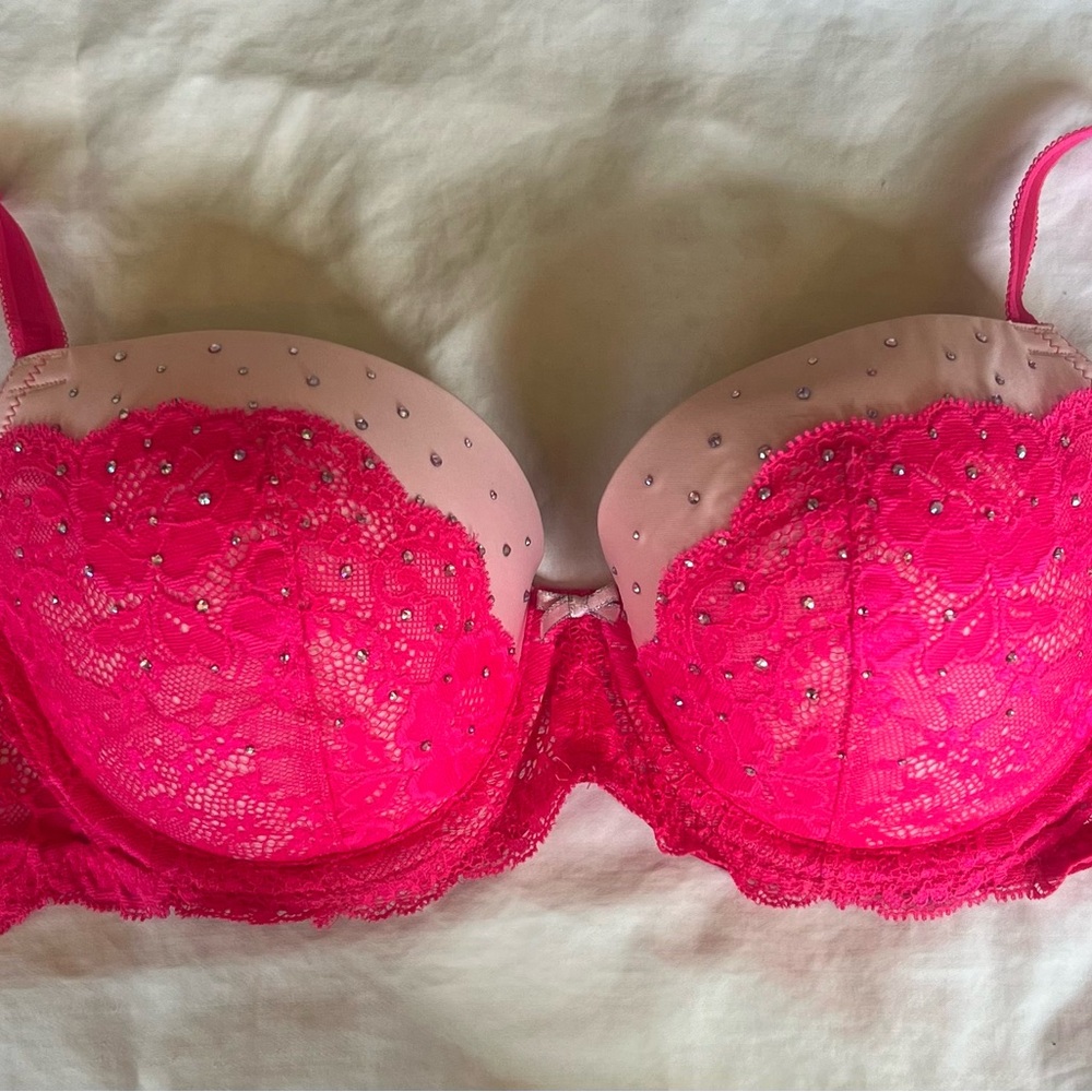 Victoria’s Secret pink lined push up bra with rhinestones size 32 DD